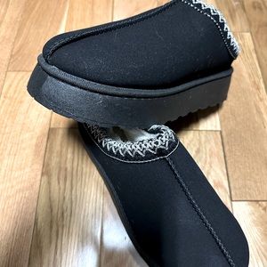Tas style platform slipper